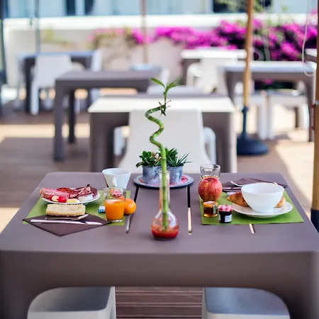 Comfort Le Maestria Отель Антиб