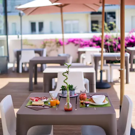 Comfort Le Maestria Отель