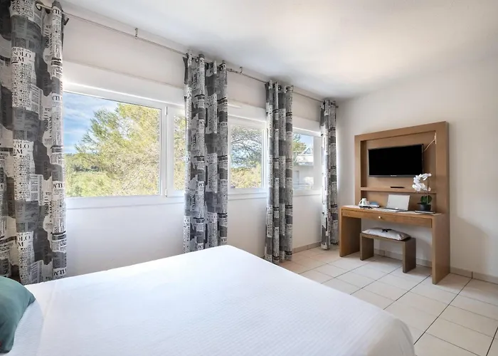 Comfort Le Maestria 3* Антиб