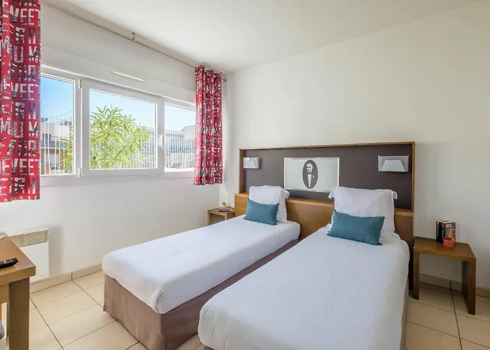 Comfort Le Maestria Отель Антиб